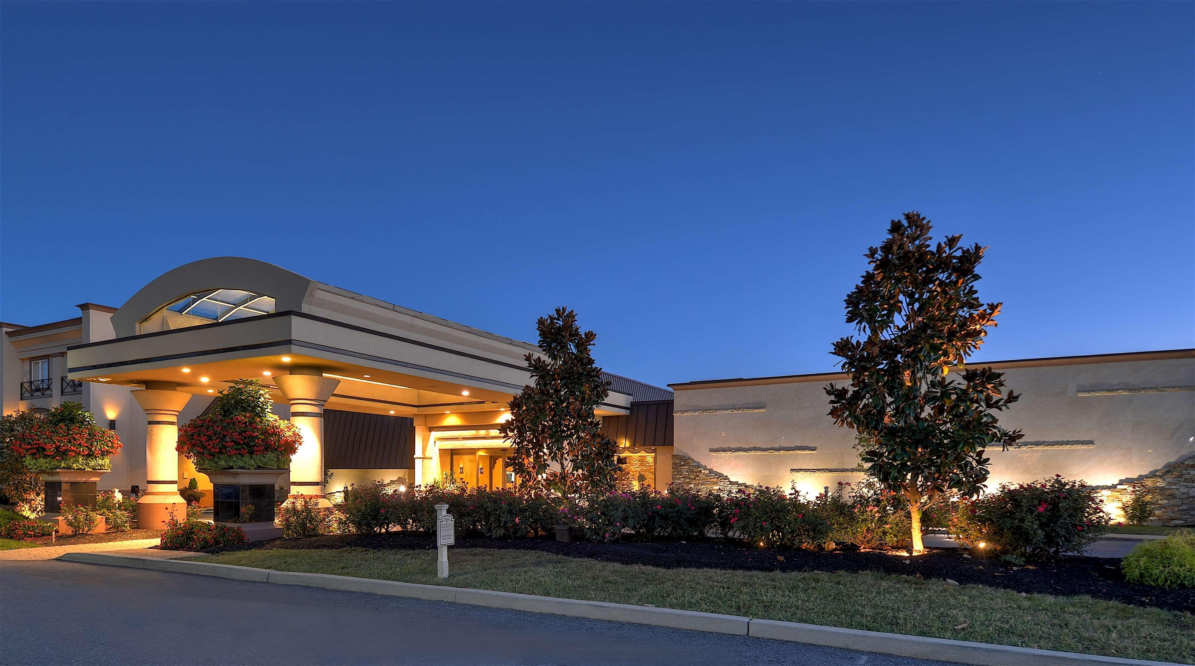 Eden Resort And Suites, BW Premier Collection Rohrerstown Exterior photo